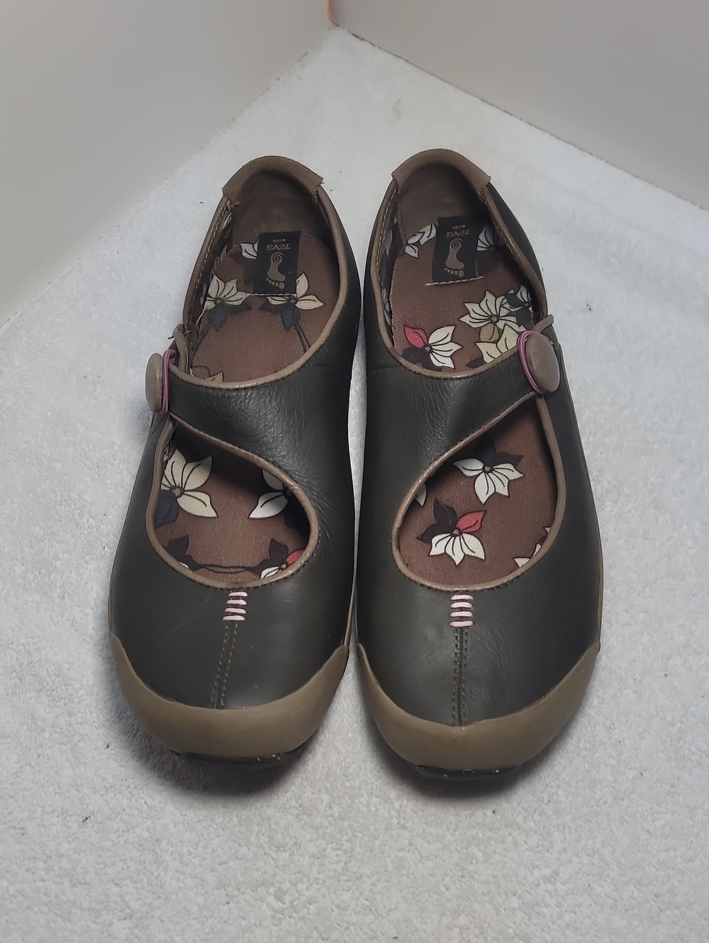 Teva Mush Women’s Olive Mary Jane Flats with Floral Insole Size 11- EUC. 309